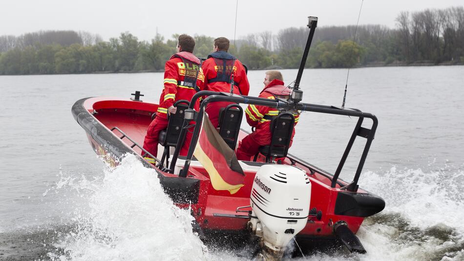 DLRG Boot auf einem See