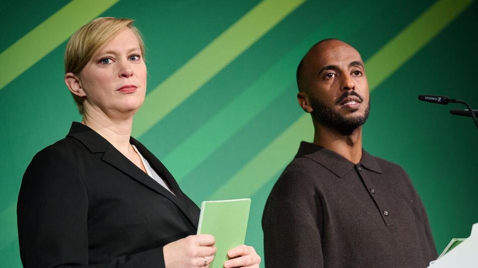 Berlins Grüne-Landesvorsitzende Nina Stahr und Philmon Ghirmai