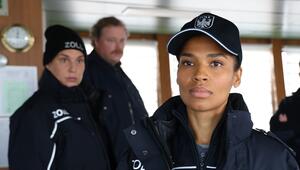 "Der Bremerhaven-Krimi: Geschäft mit dem Tod": Zöllnerin Lisa Cunningham (Cynthia Micas, v.) ...