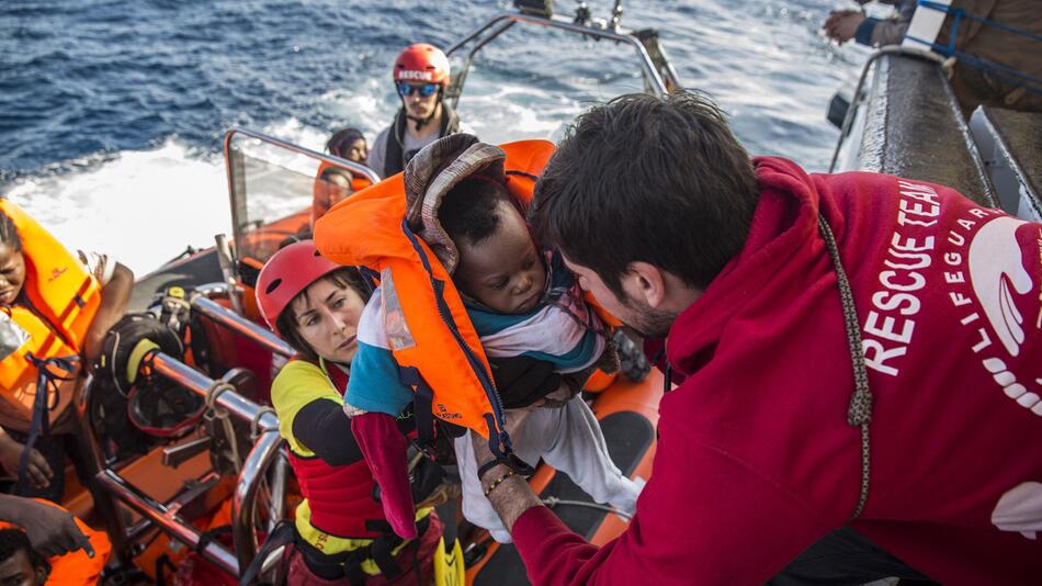 Flüchtlinge aus Seenot gerettet