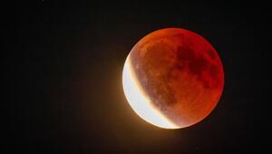 Totale Mondfinsternis sorgt f&Atilde;&frac14;r "Blutmond"