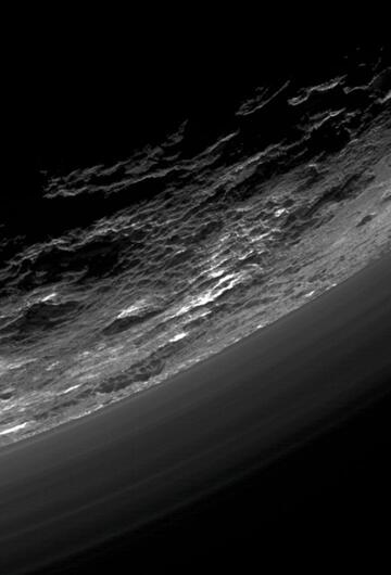Pluto Dunstschicht
