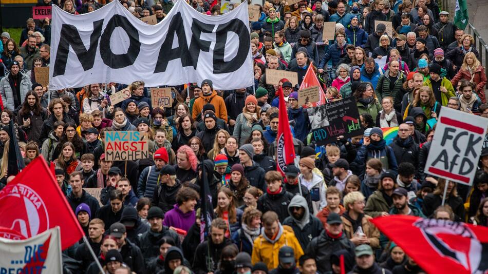 Hunderte demonstrieren gegen AfD-Treffen in Ulm