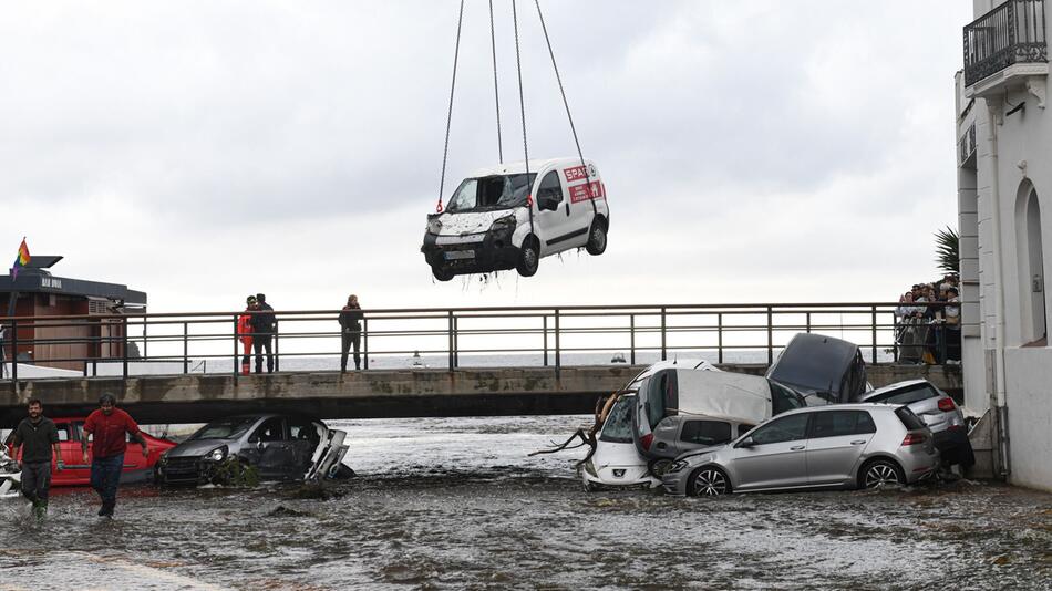 Schwere Regenfälle überfluten das Zentrum von Cadaqués