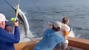 Plötzlicher Sinneswandel: Weißer Marlin überrascht Anglerin mitten im Kampf