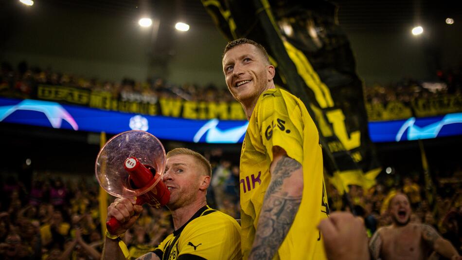 Marco Reus feiert mit den BVB-Fans in Paris den Einzug ins Endspiel der Champions League