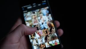 Pornografische Bilder auf einem Smartphone
