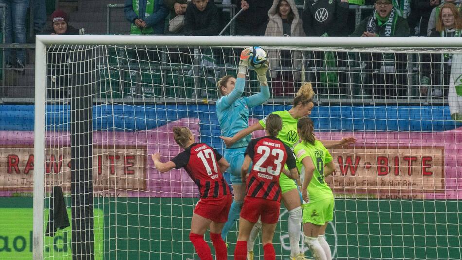 Die strittige Szene im Topspiel, die zum 1:0 führte.