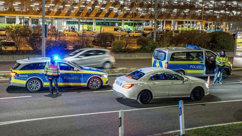 Polizeikontrollen am Flughafen