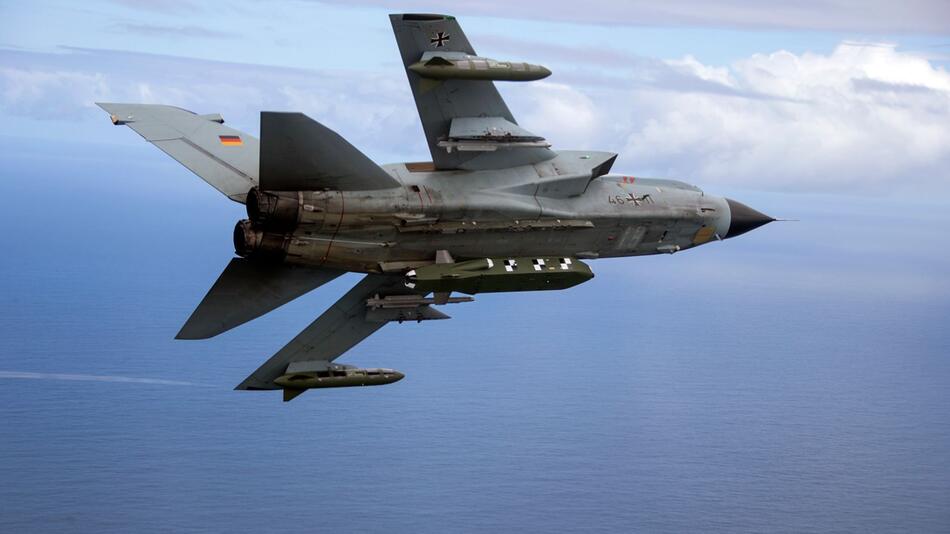 Taurus-Marschflugkörper am Tornado-Kampfjet