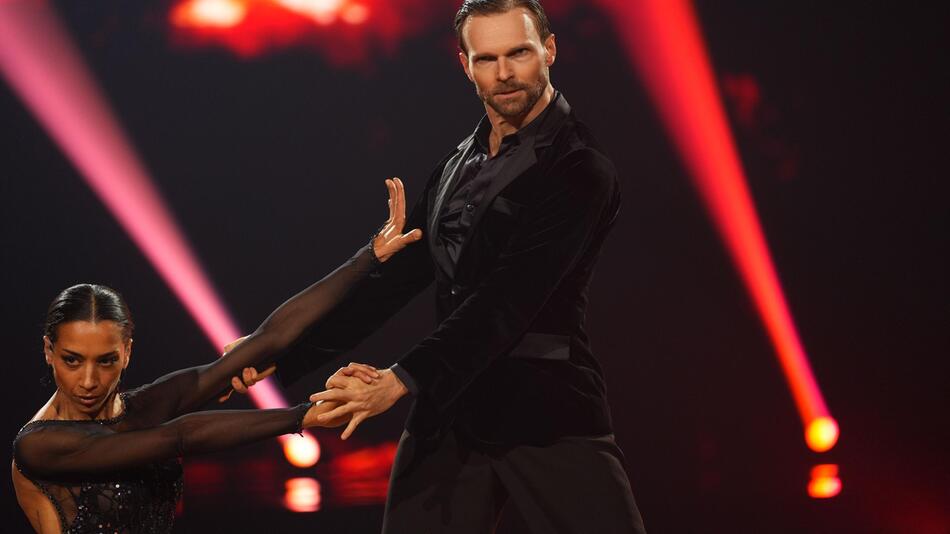 Trotz großem Jury-Lob: Favoritin fliegt bei "Let's Dance" raus