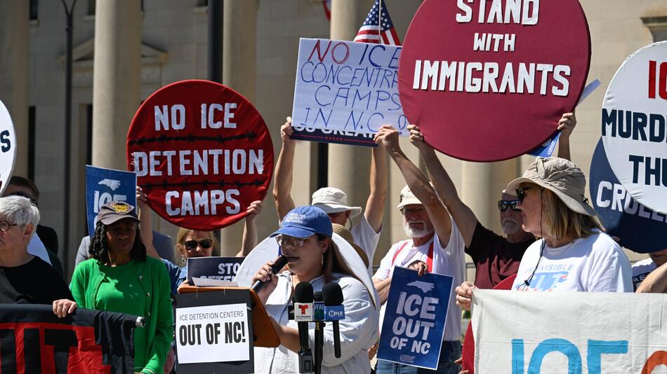 WM in den USA: Müssen sich die Fans auf ICE-Kontrollen vorbereiten?