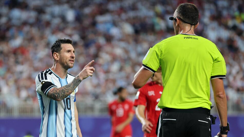 Messi soll Schiedsrichter Ansage gemacht haben