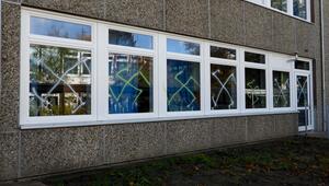 Hakenkreuze an einem Hamburger Schulgebäude