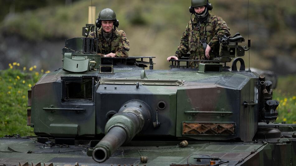 Bundeswehr verlegt Panzer an Russlands Grenze