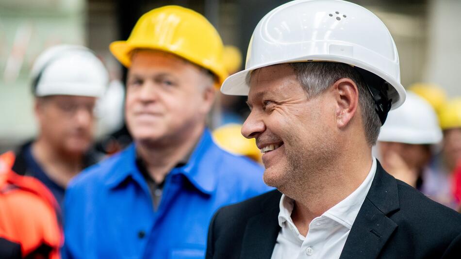 Habeck besucht Meyer Werft in Papenburg