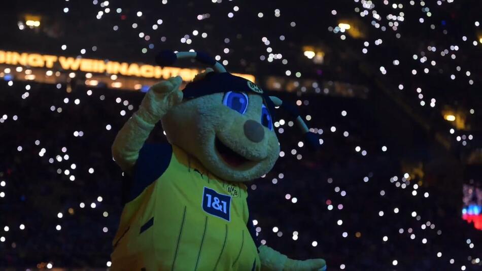 Zehntausende singen Weihnachtslieder im BVB-Stadion