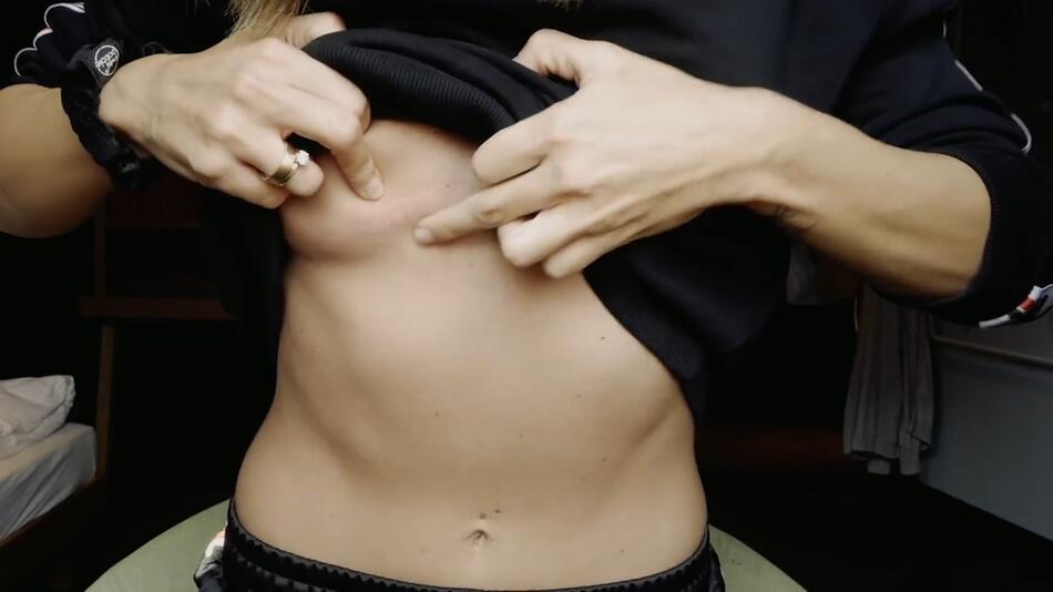 Vanessa Mai zeigt die Unterseite ihrer Brust 