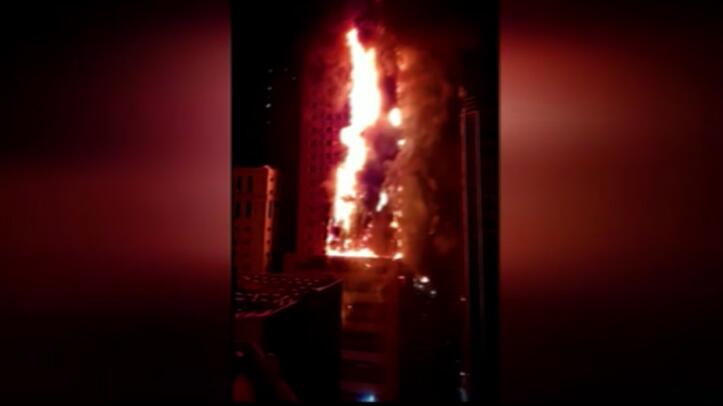 Wolkenkratzer im Emirat Schardscha geht in Flammen auf