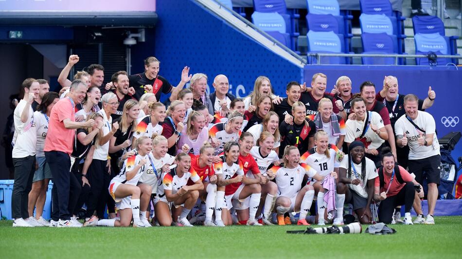 DFB-Frauen nach dem Sieg gegen Spanien