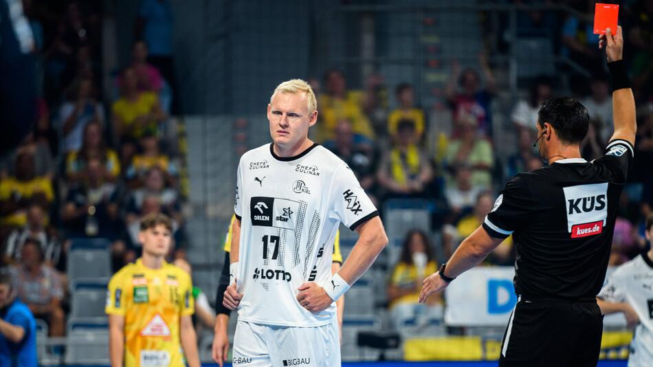 Patrick Wiencek vom THW Kiel sieht im Auswärtsspiel bei den Rhein-Neckar Löwen die Rote Karte