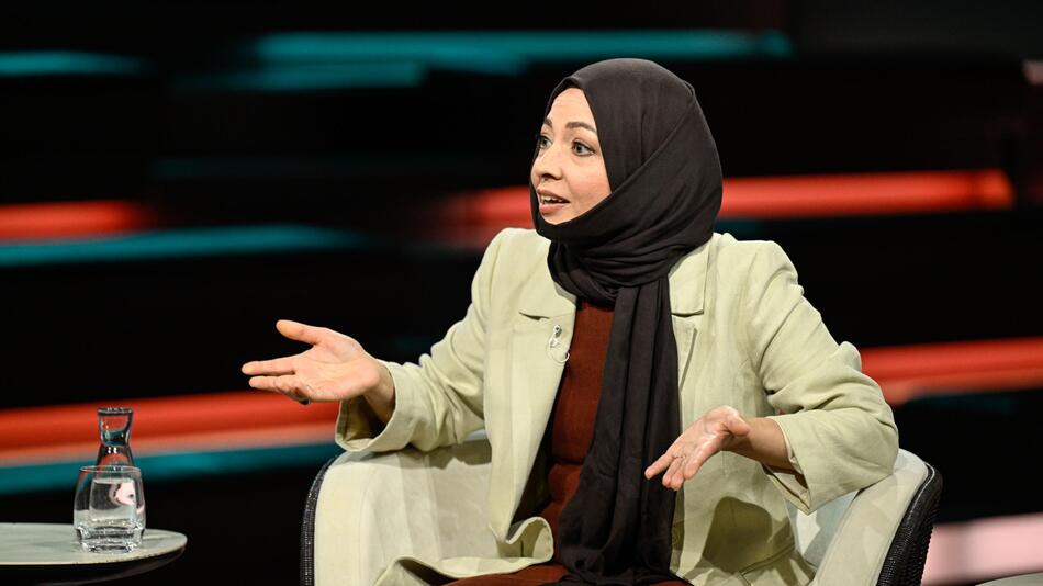 Lanz legt sich beim Thema Kopftuchverbot mit muslimischer Publizistin an