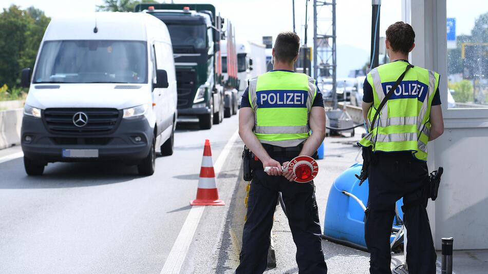 Zahl der Asylanträge sinkt drastisch