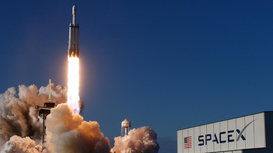 US-Unternehmen will mit SpaceX Touristen ins All schießen