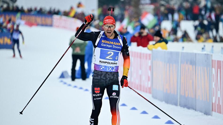 Biathlet Philipp Nawrath feiert auf der Ziellinie in Ruhpolding den zweiten Platz der DSV-Staffel