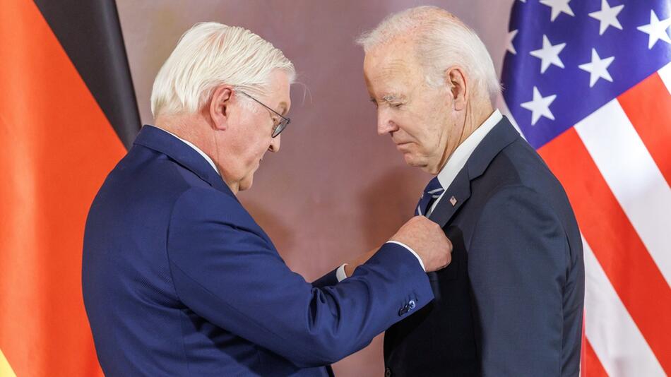 Bundespräsident Steinmeier zeichnet US-Präsident Biden mit der höchsten deutschen Ehrung, der ...