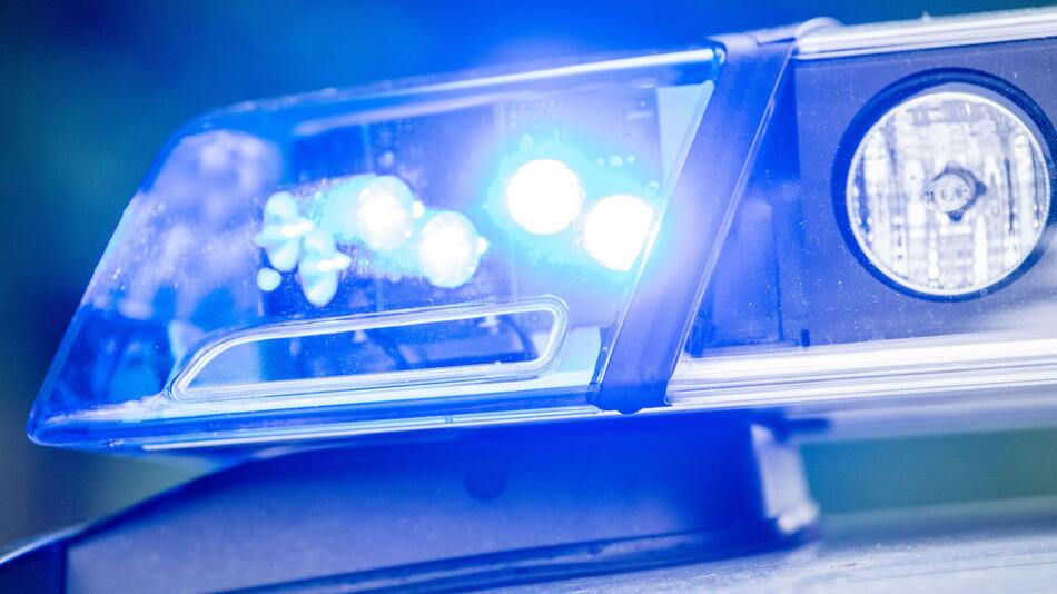 Der Gesamtschaden des Unfalls wird auf 200.000 Euro geschätzt.
