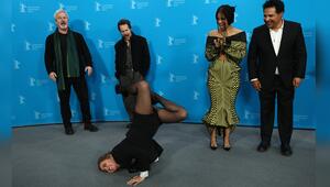 Diese Moves hat nicht mal Jagger: US-Star Haley Lu Richardson auf der Berlinale.