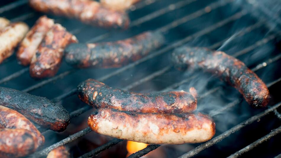 Würstchen oder Grillfleisch zu dunkel: Gesundheitsrisiko für Kinder