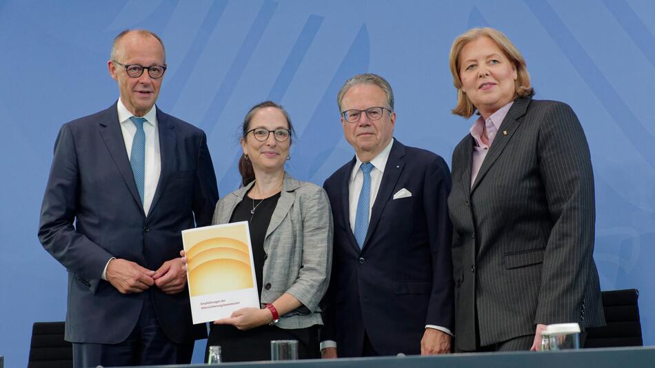 Rentenkommission schlägt neue Berechnung für Beamtenpensionen vor