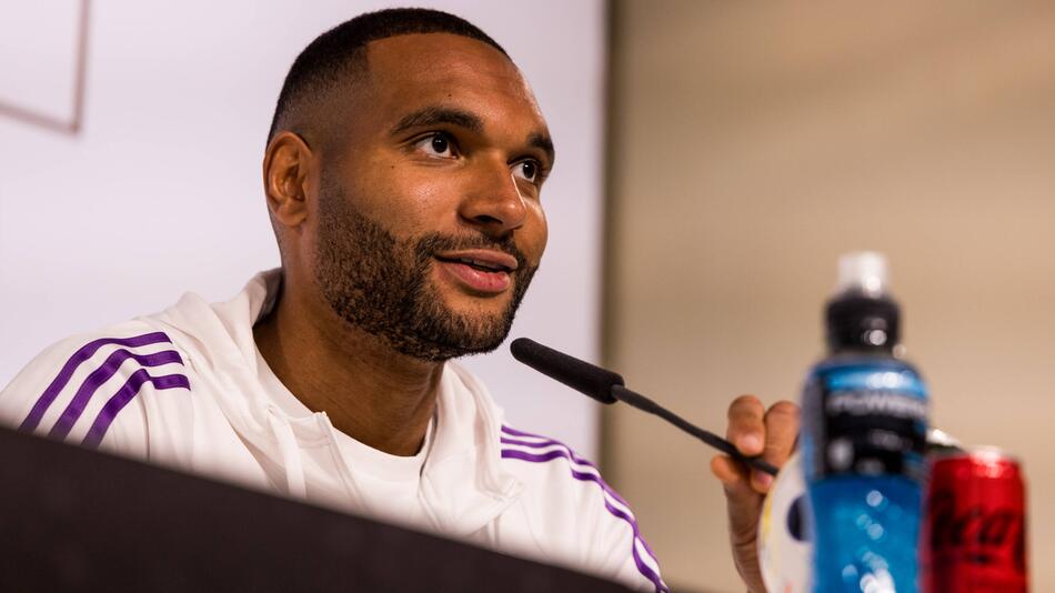 Jonathan Tah bei der DFB-Pressekonferenz am Donnerstag.