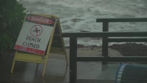 Tropischer Wirbelsturm fegt über Australiens Nordosten hinweg