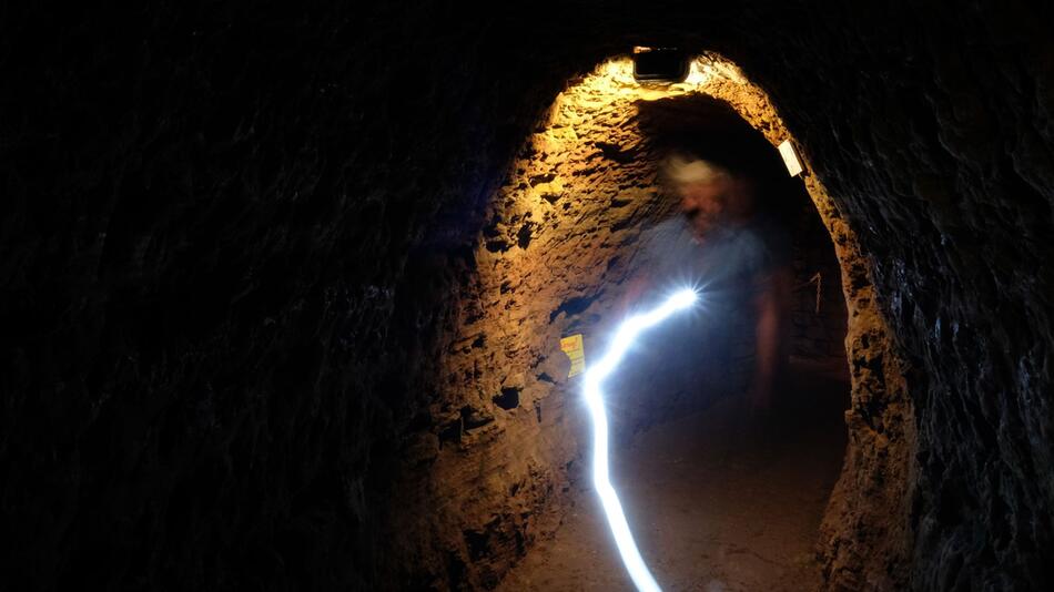 Jugendliche verirren sich in unterirdischem Lavatunnel in der Eifel