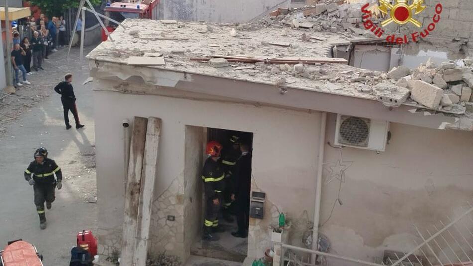 Two children killed in collapse near Naples