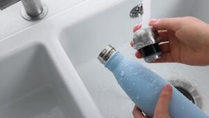 Thermoskanne wird gespült