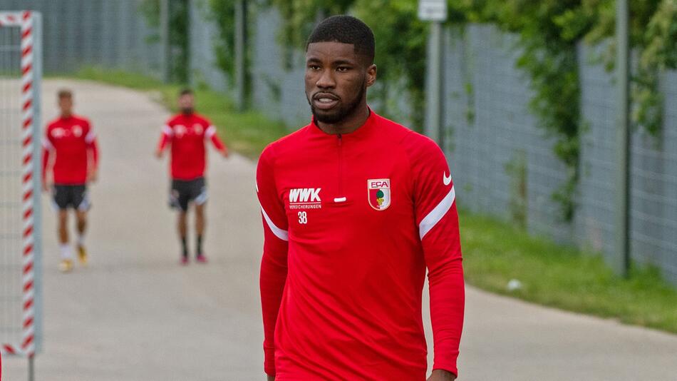 Trainingsauftakt FC Augsburg - Kevin Danso