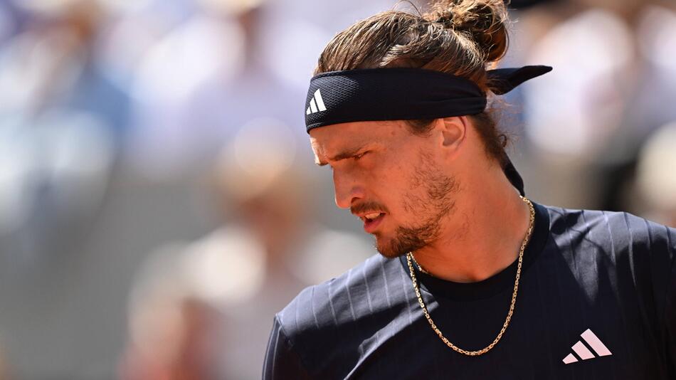 Zverev hat Schwierigkeiten und verliert den zweiten Satz