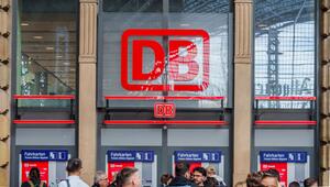 Reisende im Hauptbahnhof