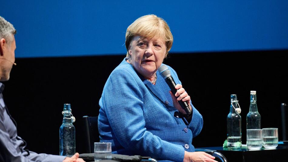 Merkel: "Wir müssen jetzt mal wieder richtig für diese Demokratie kämpfen"