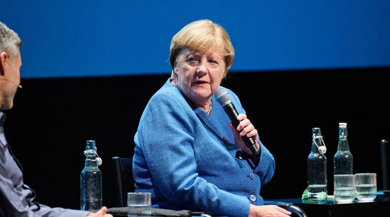 Merkel im Gespräch mit Cheema und Mendel