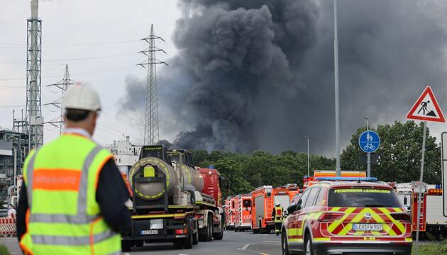 Rauchwolke über Chempark Leverkusen