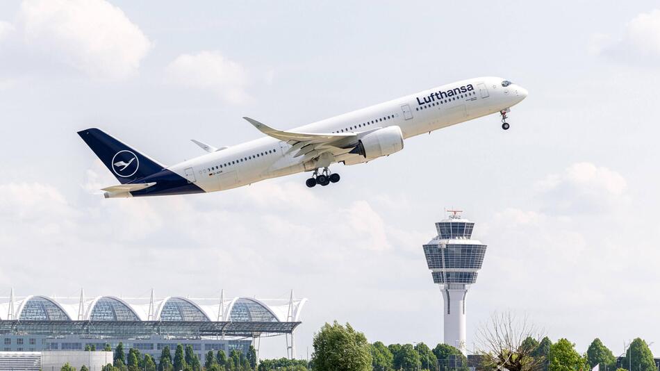 Flugzeug beim Start in München
