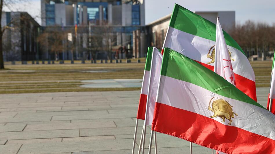 Iran geht hart gegen Demonstranten vor: Zwei Männer hingerichtet