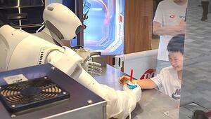 Voll automatisiert: Roboter serviert Eis in Shanghai