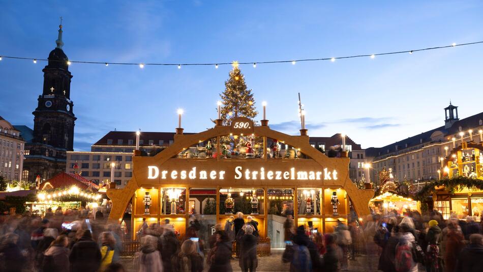 Weihnachtsmarkt auf dem Dresdner Altmarkt