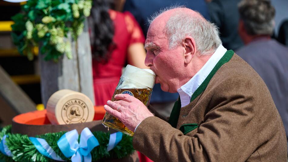 FC Bayern feiert Kantersieg gegen Union auf dem Oktoberfest nach